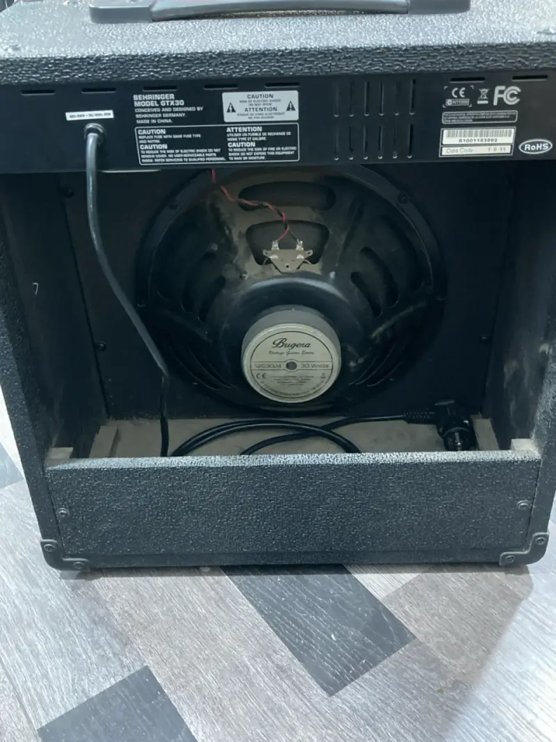 Amplificador Guitarra Behringer GTX30 con efectos - 2