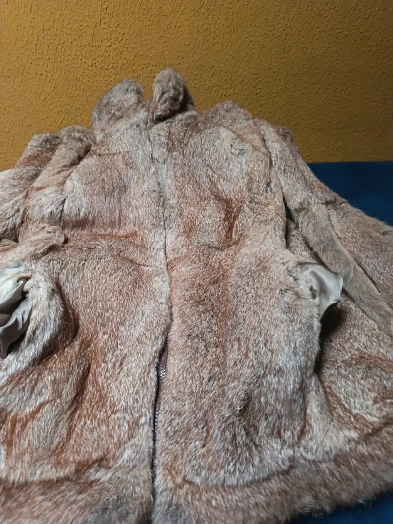 Abrigo de piel de conejo marrón para mujer - 3