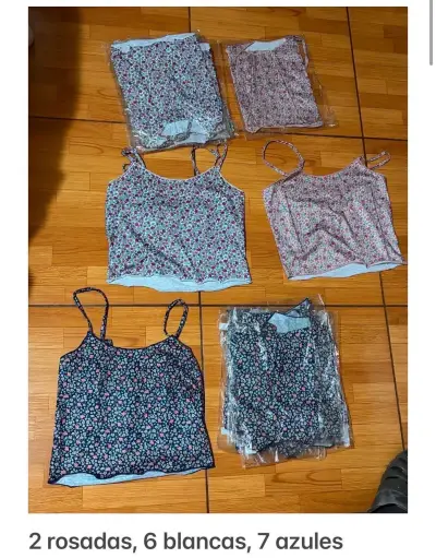 Lote de 39 poleras y tops nuevos - miniatura 1