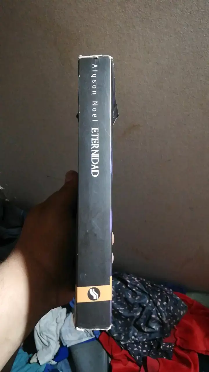 Libro Eternidad de Alyson Noël en buen estado - 3