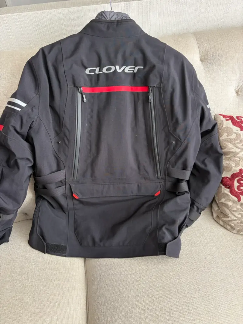 Chaqueta de moto Clover negra con detalles rojos - 2