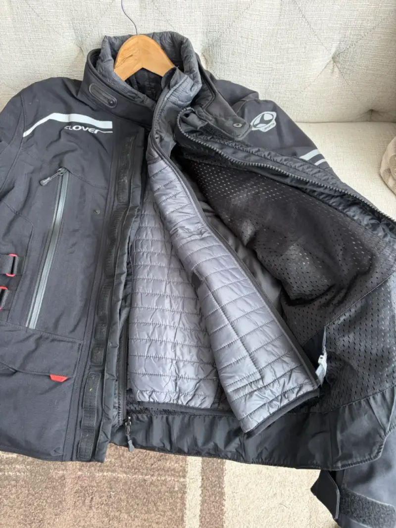 Chaqueta de moto Clover negra con detalles rojos - 3