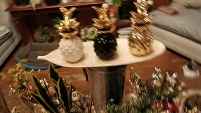 Decoración de mesa con figuras doradas y frutales - miniatura 2