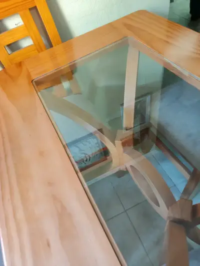 Mesa de comedor de madera con vidrio y sillas - miniatura 3