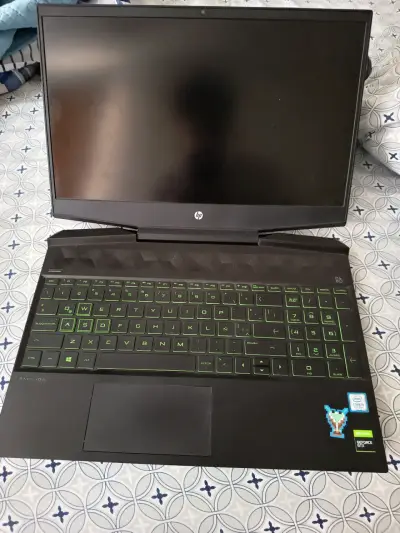 Laptop HP Pavilion Gaming con Intel Core i5 - miniatura 1