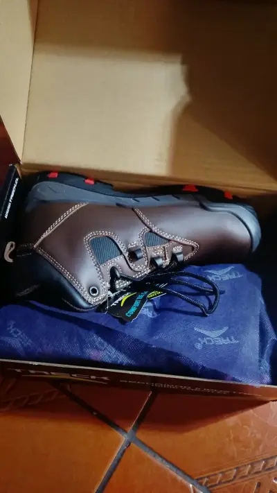 Botas de seguridad Treck con puntera de confort - miniatura 2