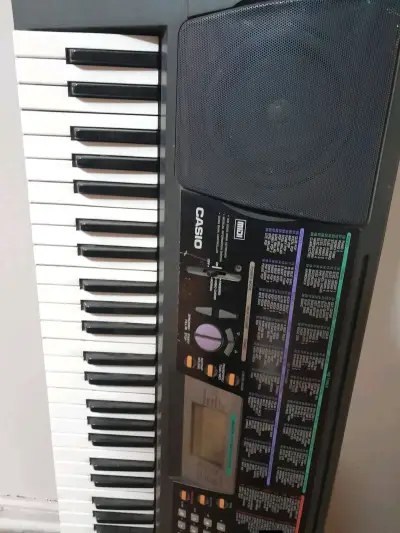 Teclado Casio con altavoces integrados - miniatura 1