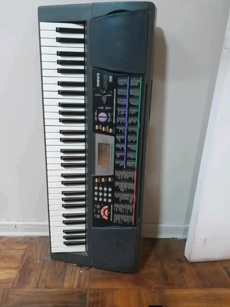 Teclado Casio con altavoces integrados - 2
