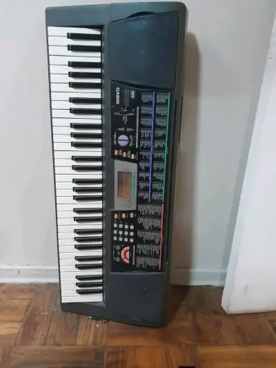 Teclado Casio con altavoces integrados - miniatura 2