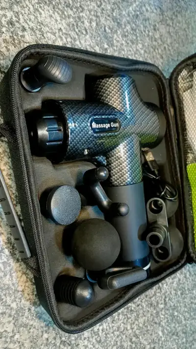 Pistola de Masaje Portátil con Accesorios - miniatura 2