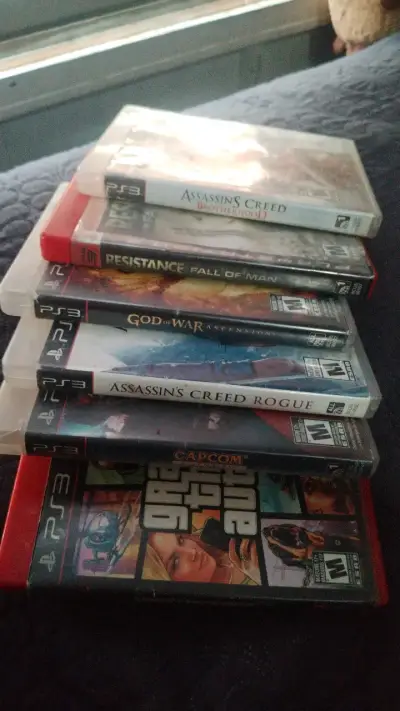 Consola PS3 con juegos y cables - miniatura 2