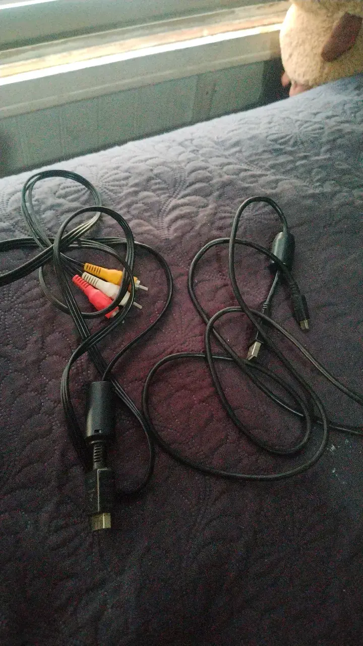 Consola PS3 con juegos y cables - 4