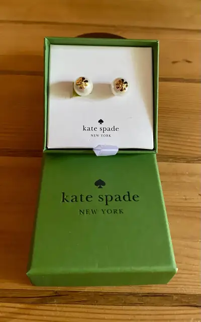 Aros de perla KATE SPADE  NEW YORK ,detalle dorado - miniatura 1