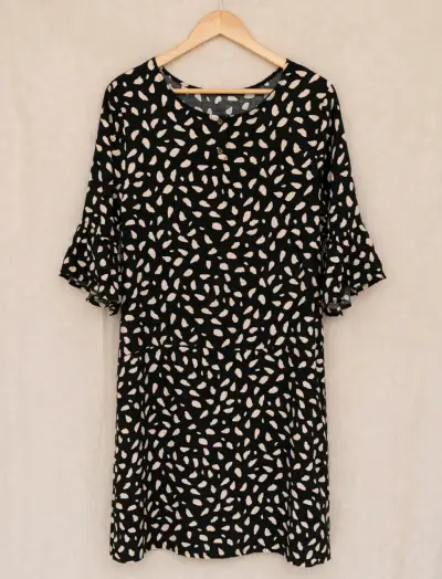 Vestido University estampado talla M como nuevo - miniatura 2