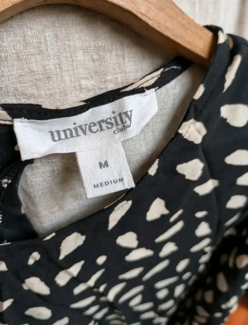 Vestido University estampado talla M como nuevo - 4