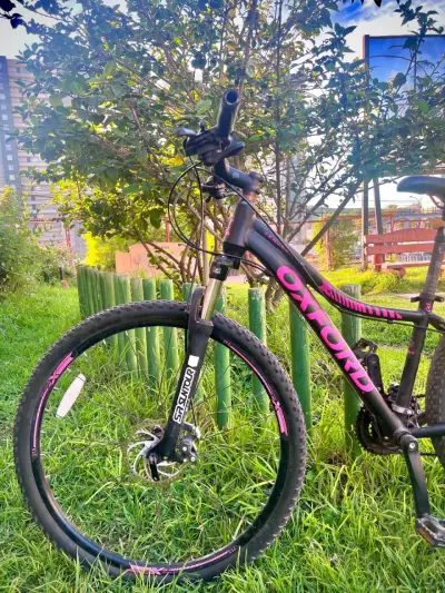 Bicicleta Oxford de Montaña Negra y Rosa - miniatura 2