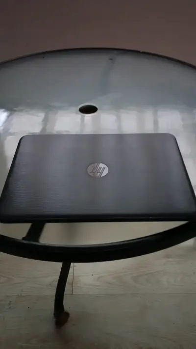 Notebook HP en buen estado - miniatura 1