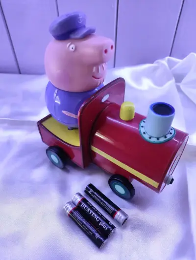 tren de juguete del Abuelo Cerdito peppa pig - miniatura 1