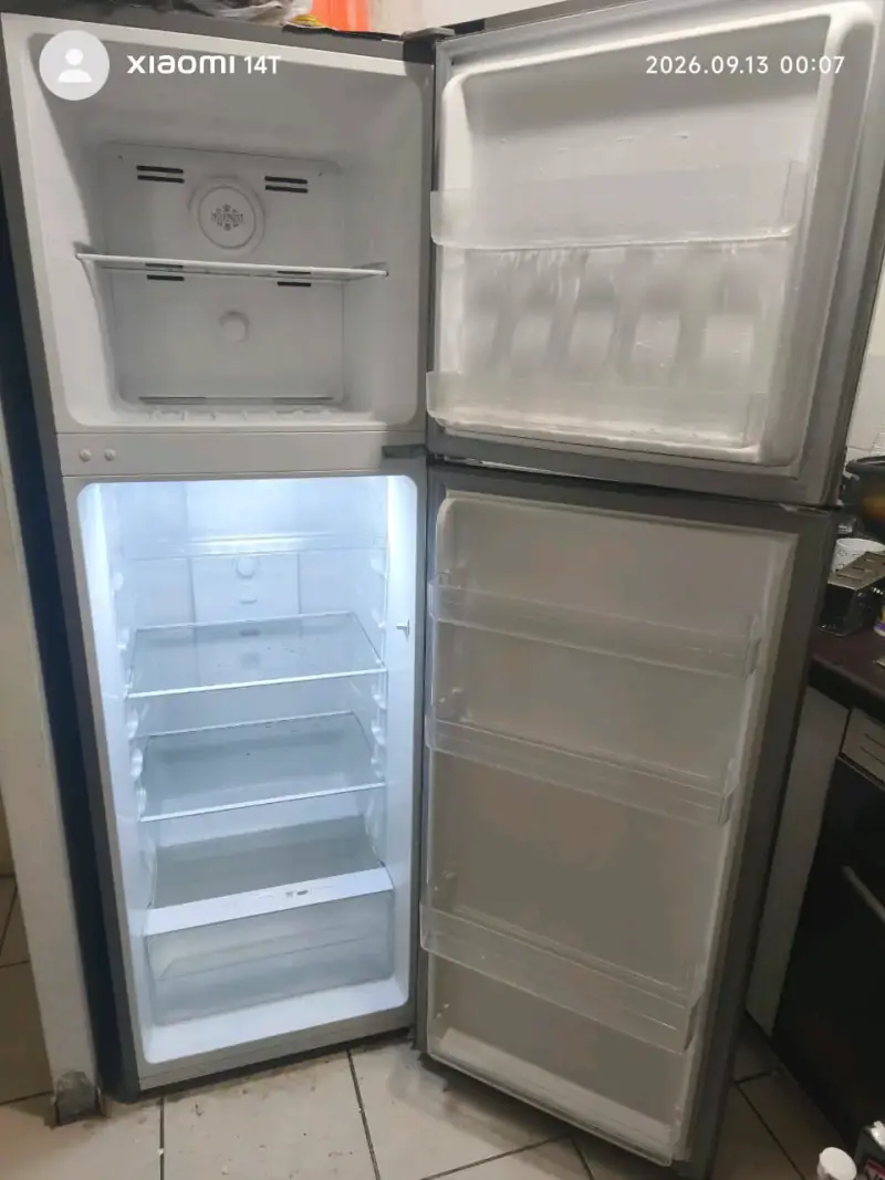 Refrigerador Midea de Acero Inoxidable - 2