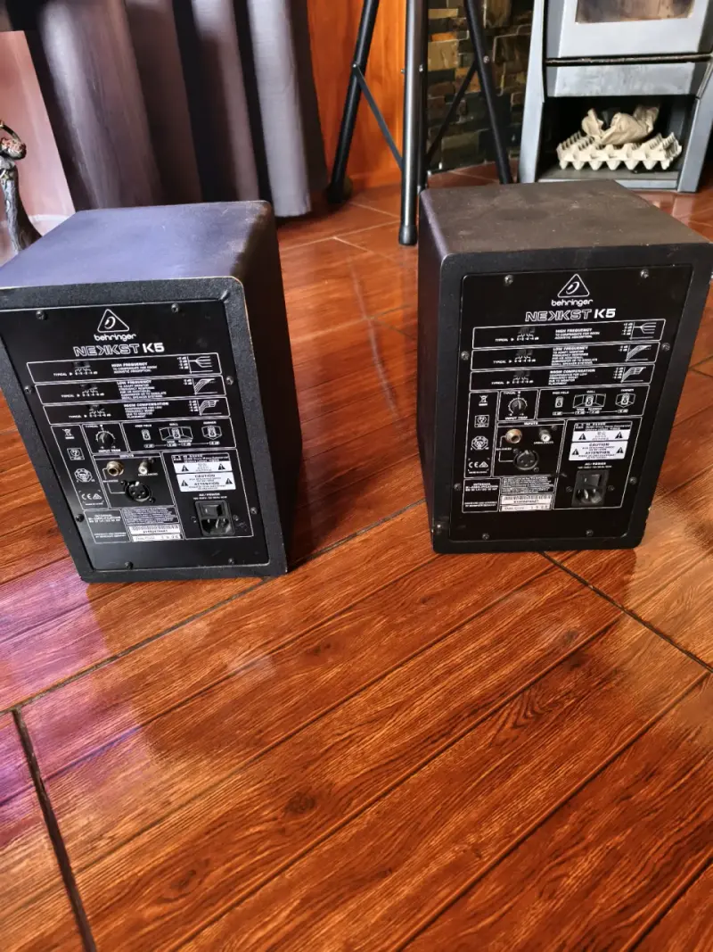 Parlantes de estudio Behringer K5 en buen estado - 2