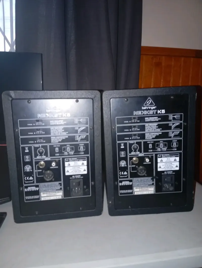 Parlantes de estudio Behringer K5 en buen estado - 5