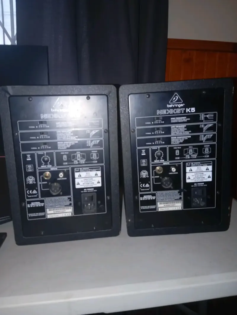 Parlantes de estudio Behringer K5 en buen estado - 6