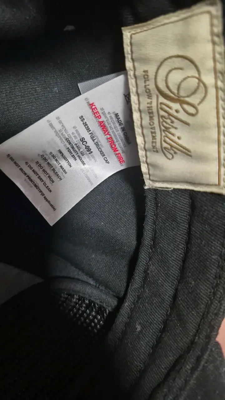 Gorra negra SikSilk con logo dorado - 2