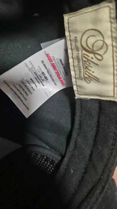 Gorra negra SikSilk con logo dorado - miniatura 2