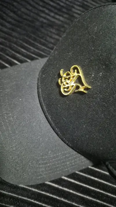 Gorra negra SikSilk con logo dorado - miniatura 3