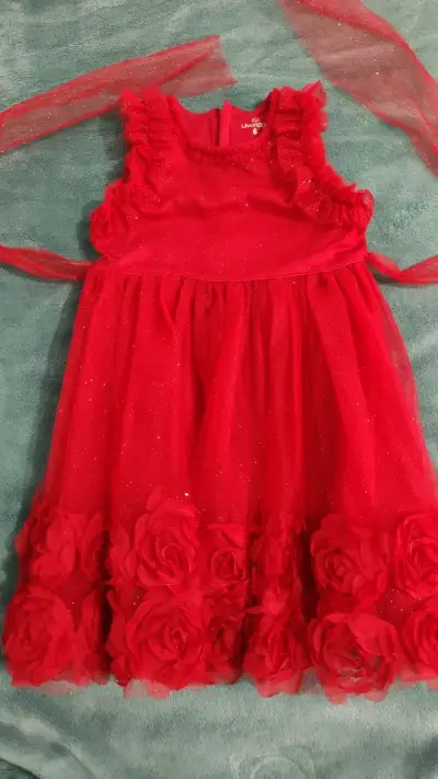 Vestido rojo para niña con detalles de rosas - miniatura 1