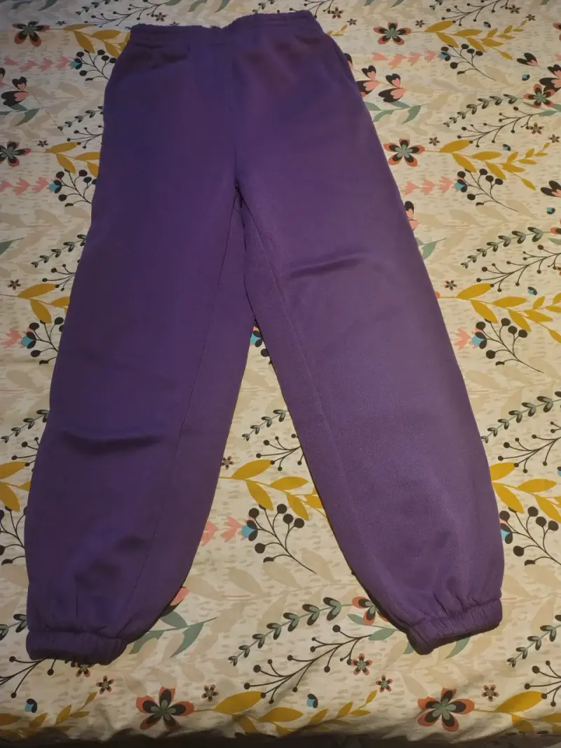 Pantalones deportivos morados para mujer