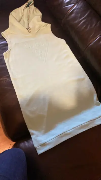 Vestido sin mangas Guess con capucha - miniatura 4