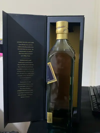 Whisky Johnnie Walker Blue Label en caja de lujo - miniatura 3