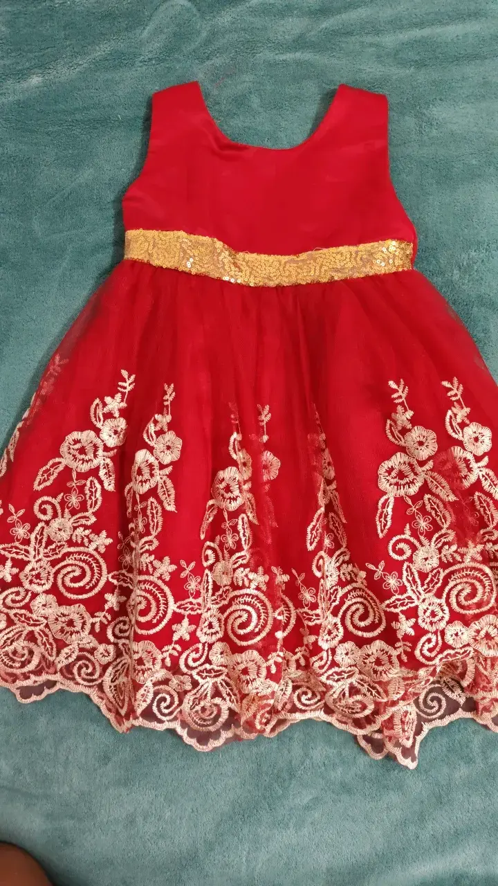 Vestido rojo de fiesta para niña con bordado floral - 1