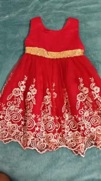 Vestido rojo de fiesta para niña con bordado floral - miniatura 1