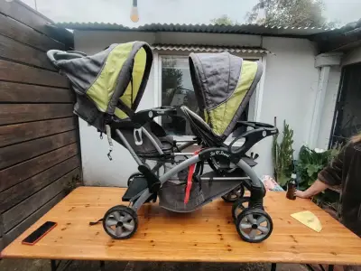 Coche doble para bebé Sit N Stand verde y gris - miniatura 1