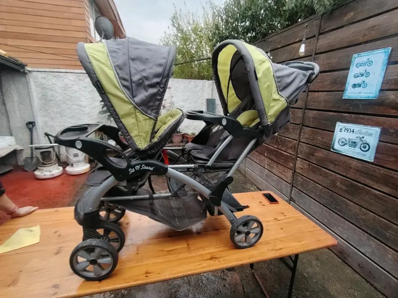 Coche doble para bebé Sit N Stand verde y gris - 3