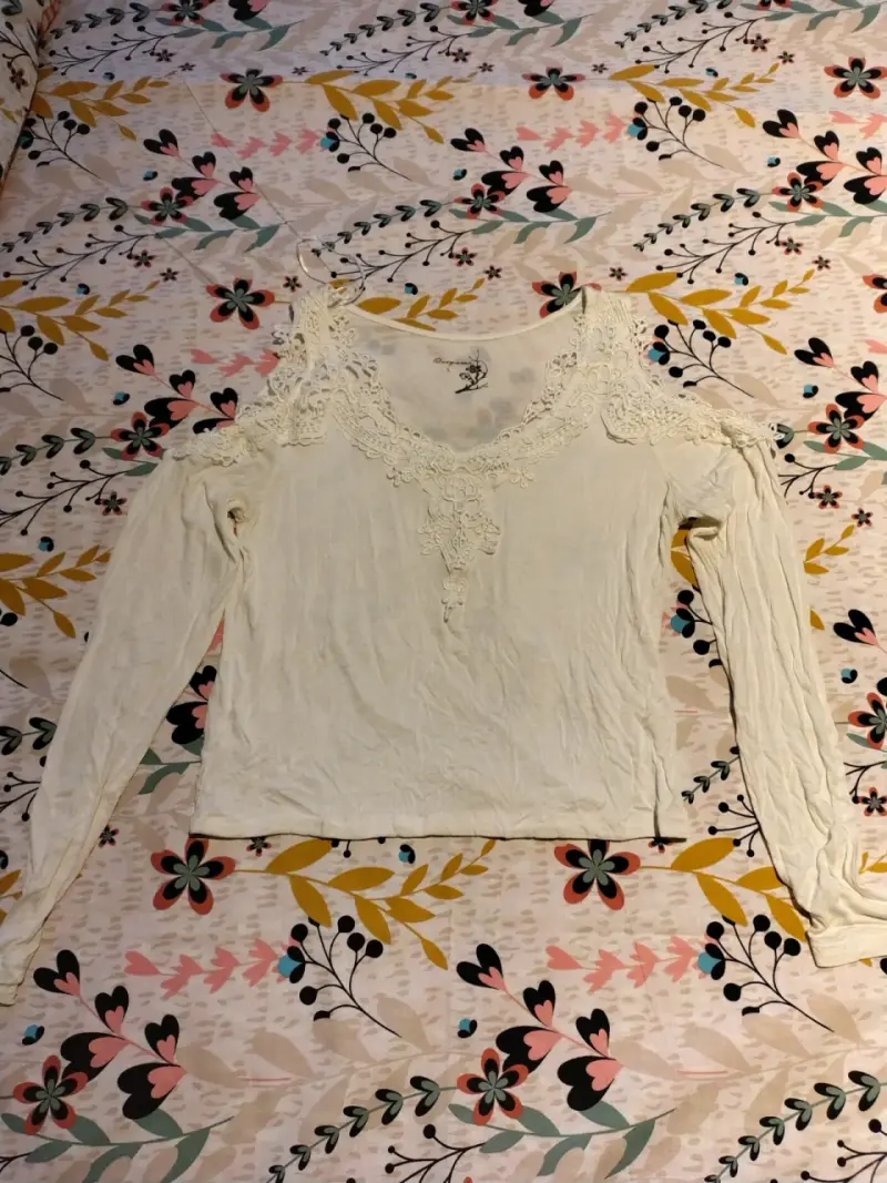 Blusa de encaje blanca manga larga