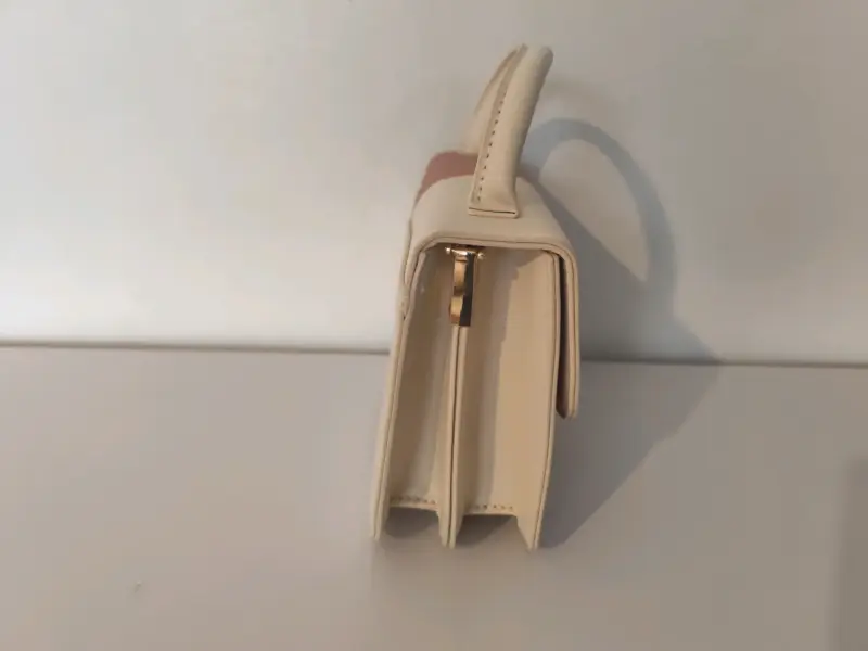 Cartera de mano bicolor beige y rosa🩷 - 3