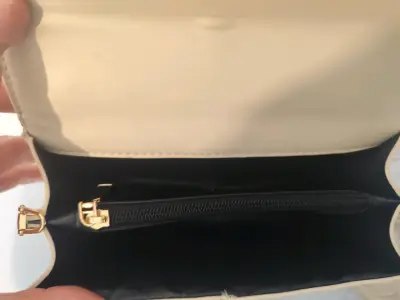 Cartera de mano bicolor beige y rosa🩷 - miniatura 4