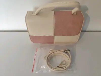 Cartera de mano bicolor beige y rosa🩷 - miniatura 5