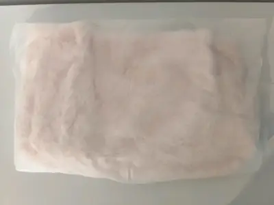 Bolso de mano peludo rosa suave💕 - miniatura 5