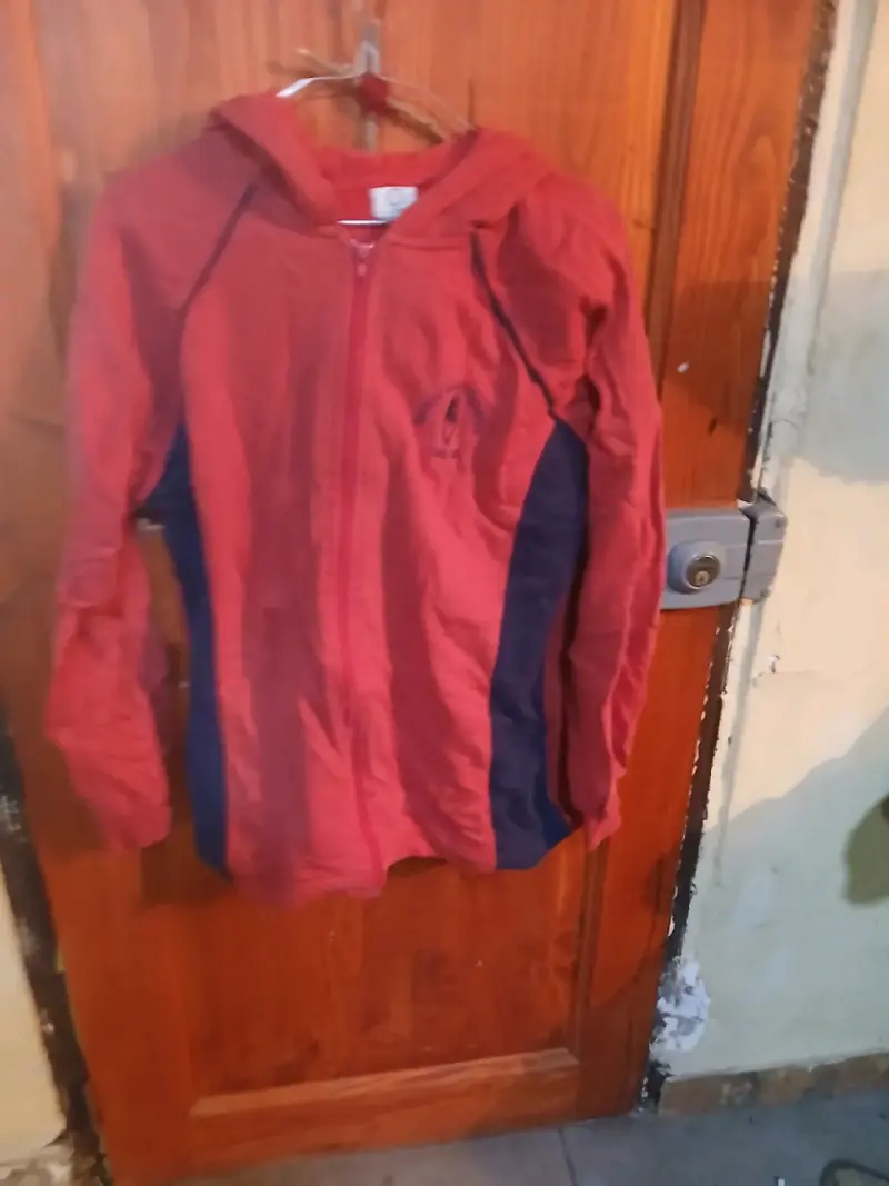 Chaqueta deportiva roja y azul para mujer - 2