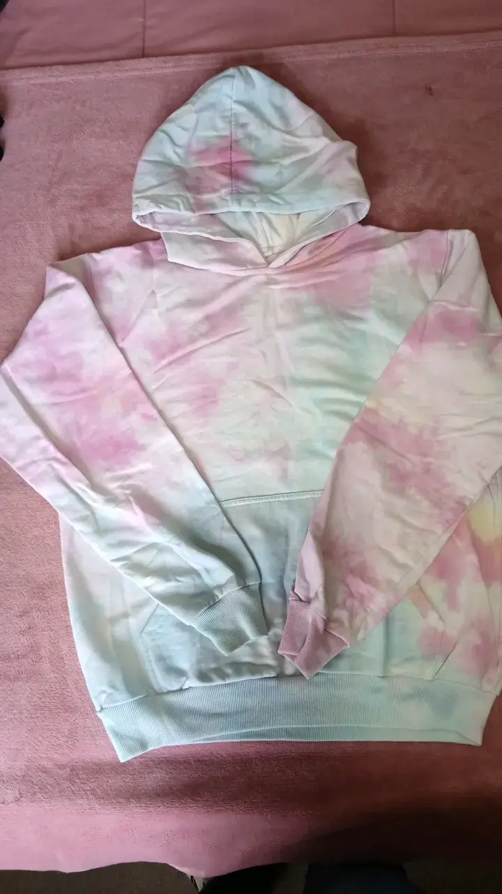Polerón con capucha tie-dye multicolor