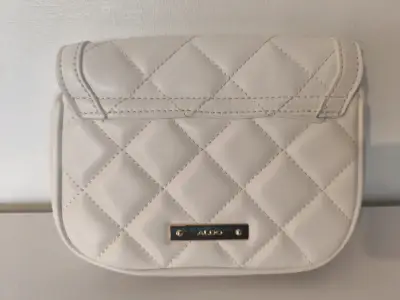 Cartera blanca acolchada con cadena dorada Aldo - miniatura 2