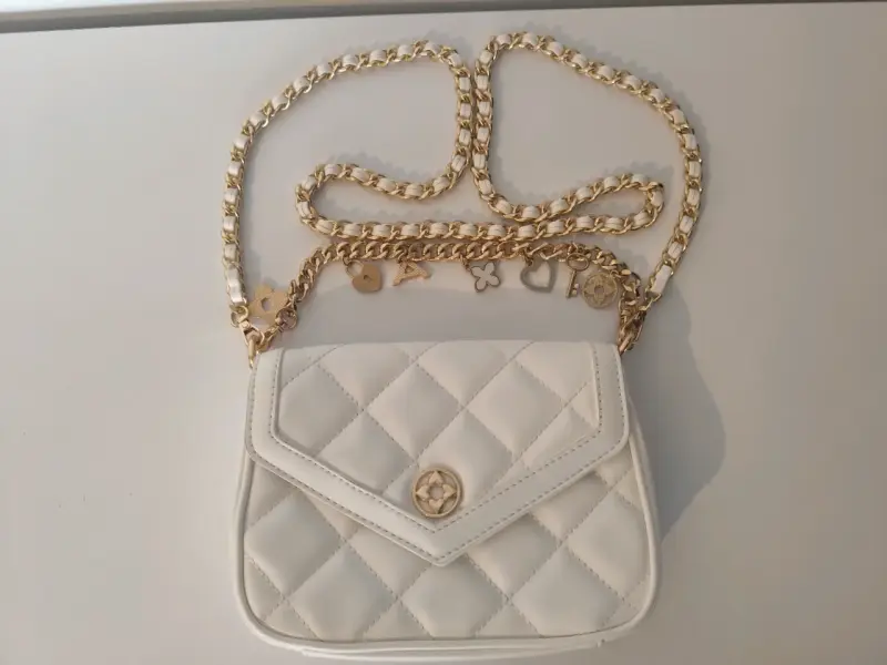 Cartera blanca acolchada con cadena dorada Aldo - 5