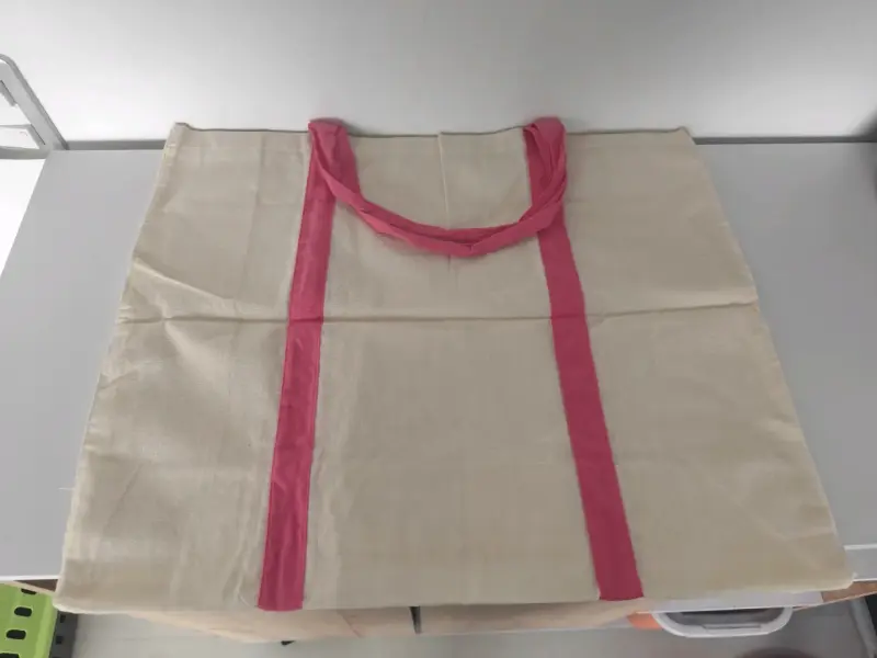 Bolsa de tela beige con asas rosadas - 2