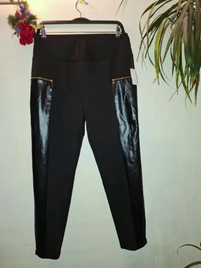 Pantalones negros con detalles de ecocuero - miniatura 2