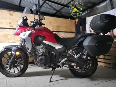 Moto Honda CB500X con maleteros - miniatura 1