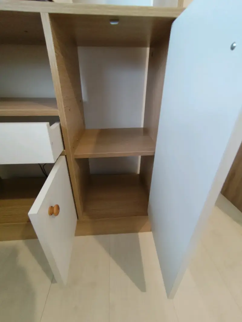 Estantería de madera con puertas y cajones - 4
